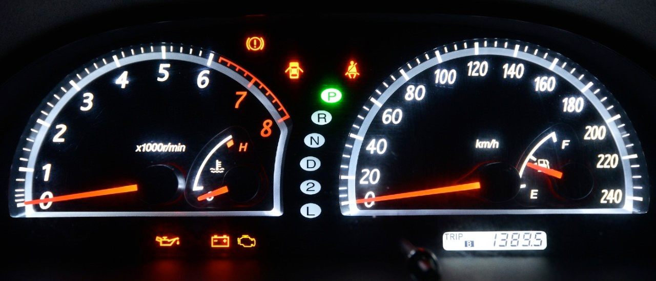 A digital vehicle dashboard showing insurance verification checkmarks and rate comparisons